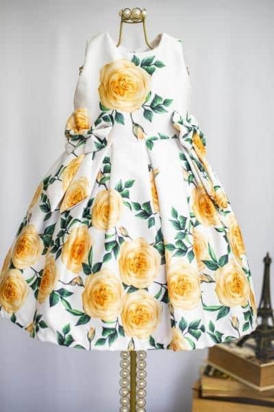 Modelo de vestido longo infantil